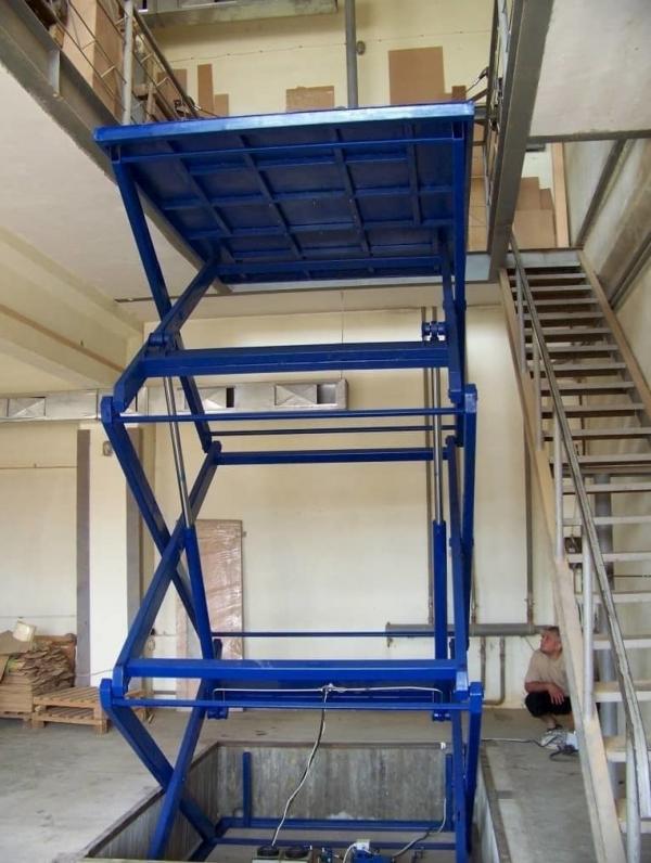 Грузовой подъемник